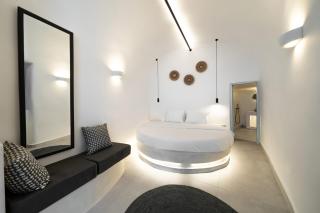 Splendid Santorini Suite Suite With Sea View And Hot Tub Oia - 4