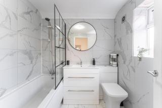 City Centre, Free Parking and Sleeps 8 - Coventry - 2