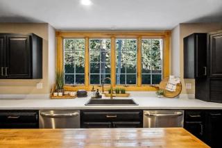 9 BDR Close to Main Street with Secluded Hot Tub - Breckenridge - 1