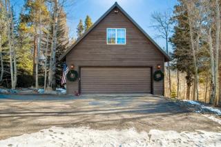 9 BDR Close to Main Street with Secluded Hot Tub - 7