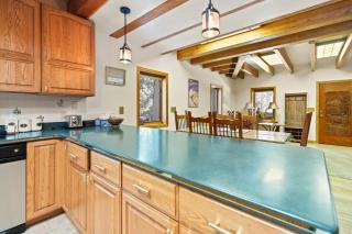 Charming 2BR Mountain Getaway Near Hiking Trails - 5