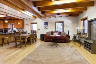 Charming 2BR Mountain Getaway Near Hiking Trails - 2