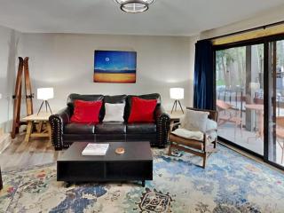 Stylish 2BR Home Near Skiing with Hot Tub Access - Breckenridge - 8