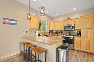 Lovely 3BR with Workspace Views Near Skiing Parks - 3