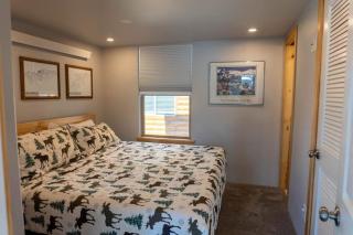 2BR Riverside Cabin Near Trails with Hot Tub Access - Breckenridge - 1