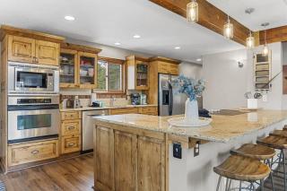 Peaceful 5BR Retreat with Hot Tub - 2