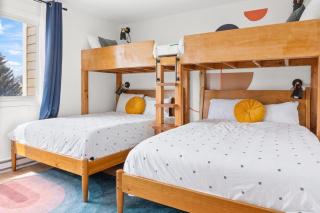 Stylish 2BR Near Trails and Slopes - 8