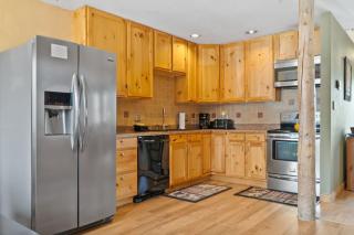 Cozy 2BR with Great Views Near Trails - 9