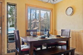 Cozy 2BR with Great Views Near Trails - 4