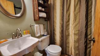 Cozy 2BR with Great Views Near Trails - 2