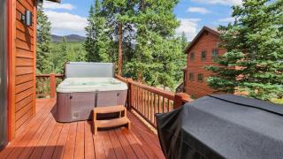 3BR Mountain Retreat with Hot Tub - 3