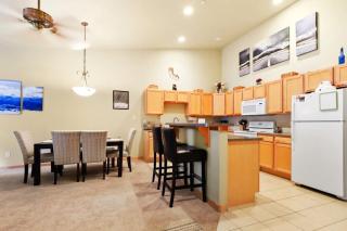 2BR Condo - Ideal Hub for Year-Round Fun - 9