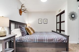 Gorgeous View in Town Walk to Lifts - 3