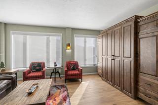 Cozy 1BDR Condo Heart of Town Walk Everywhere - 1