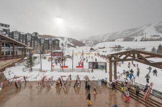 Ski In Out 3 BDR Condo with Stunning Mountain Views - 1