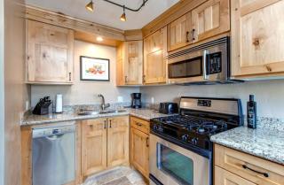 Quaint 2BR Retreat Heart of Town Steps from Lift - Park City - 4