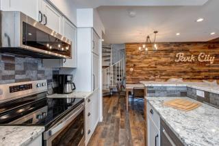 Lovely 4BR Condo Heart of Town Walk to Ski Lift - Park City - 2