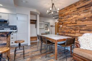 Lovely 4BR Condo Heart of Town Walk to Ski Lift - Park City - 1