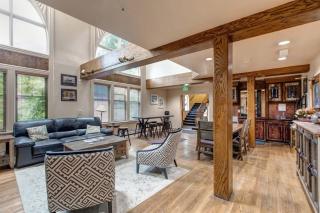 Lovely 4BR Condo Heart of Town Walk to Ski Lift - 4