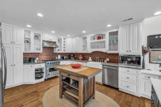 Roomy 4BR Townhome Near Main St with Private Hot Tub - Park City - 1