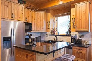 Rustic 2BR Condo with Private Hot Tub and Ski Views - Park City - 4