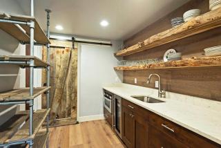 4 BDR Ski in Out Condo with Charming Mountain Views - 1