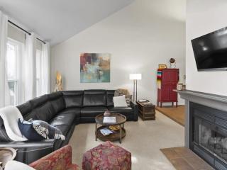 Lovely 4 BDR Home with Private Hot Tub Near Trails - 4