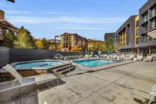 Modern Ski in Ski out Canyons Village Studio - Park City - 5
