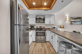 2BD Condo with Ski Run Views and Hot Tub Access - Park City - 3