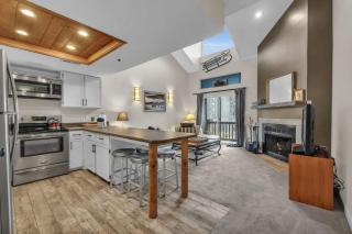 2BD Condo with Ski Run Views and Hot Tub Access - Park City - 2
