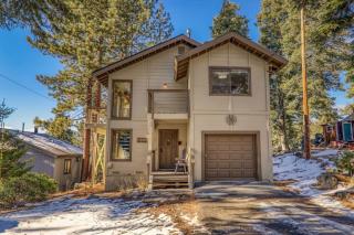 Tahoe Vista Retreat with Lake View Walk to beach - Tahoe Vista - 7