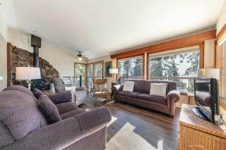 Tahoe Vista Retreat with Lake View Walk to beach - Tahoe Vista - 2