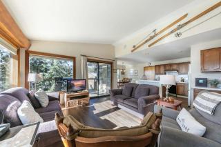 Tahoe Vista Retreat with Lake View Walk to beach - Tahoe Vista - 1