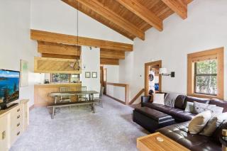 Bright 2BDR Next to NorthStar - 5min Walk! - Truckee - 8
