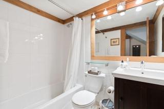 Bright 2BDR Next to NorthStar - 5min Walk! - Truckee - 1