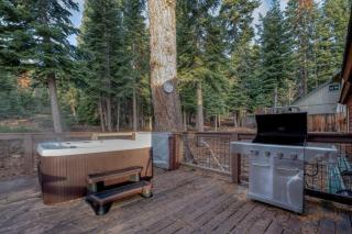 Stylish 3BR Near Trails w Hot Tub - Tahoe City - 7
