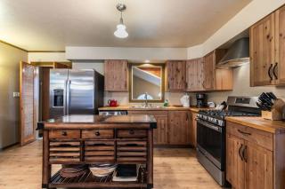 Classic 3BD Tahoe Cabin with Hot Tub - Carnelian Bay - 7