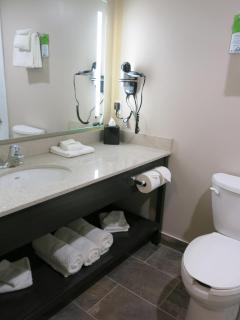 Days Inn & Suites by Wyndham Lindsay - 9