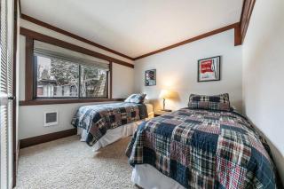 4BD Lakeside Retreat with Views - Tahoe City - 7