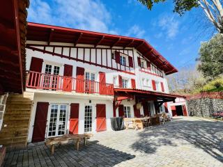 Grande maison basque 14 pers, piscine, salle de jeux, internet, borne recharge - FR-1-495-132 - Hasparren - 0