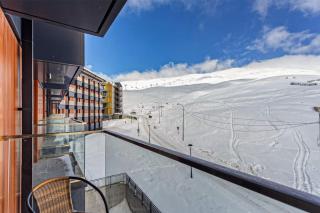 Stylish 1BR Ski In Out Apartment In New Gudauri - Goedaoeri - 9