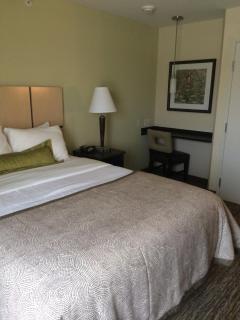Candlewood Suites Bloomington by IHG - Bloomington - 9