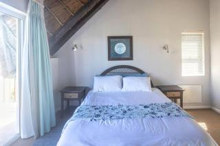 Compact & Comfortable in the Cape St Francis Resort - 4