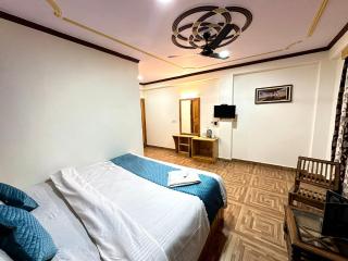 Krishana Cottage A Pure Veg !!!300 m From Hadimba Temple!!!Balcony Rooms!!!Veg Restaurant!!!Couple Friendly!!!Family Cottage!!! - 1