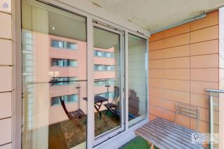 FREE PARKING - Stylish Three Bedroom Apartment by London ExCeL - London - 4
