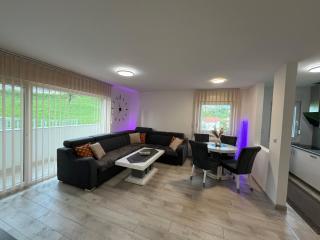 Happy Dreams Oasis Cazin, Modernes Apartment 60m2, WiFi & Balkon - 7