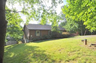 Creekview Cabin - Hot Tub, EV Station, Pet Friendly, Screen Porch, Wifi, Grill, Fire Pit, Deck, Family Friendly, Game Room, King Bed - Morton Grove - 8