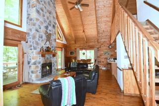 Lazy Bear Retreat - Wifi, Pet Friendly, Grill, Fire Pit, Fireplace, Deck, Golf, Hiking - Morton Grove - 3