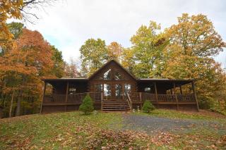 Seventh Heaven - Hot Tub, Pet Friendly, Grill, Wifi, Deck, Covered Porch, Family Friendly, Kid's Loft, King Bed - Great Cacapon - 0