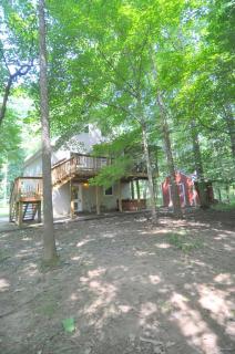 Trails End River Retreat - River Access - Pet Friendly - Hot Tub - Grill - Wifi - Fire Pit - Deck - Screen Porch - Family Friendly - Fishing - King Bed - Wood Stove - 8